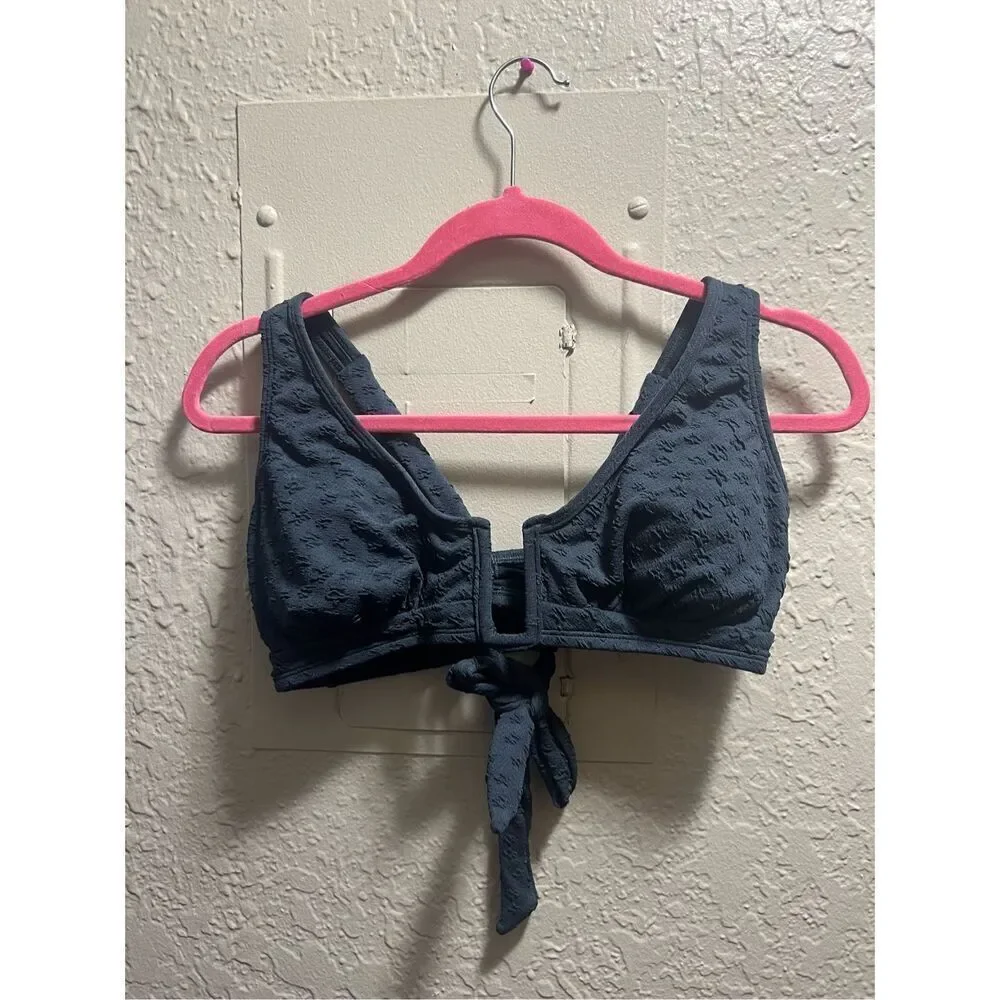 Woman’s Swimsuit Top Size XL